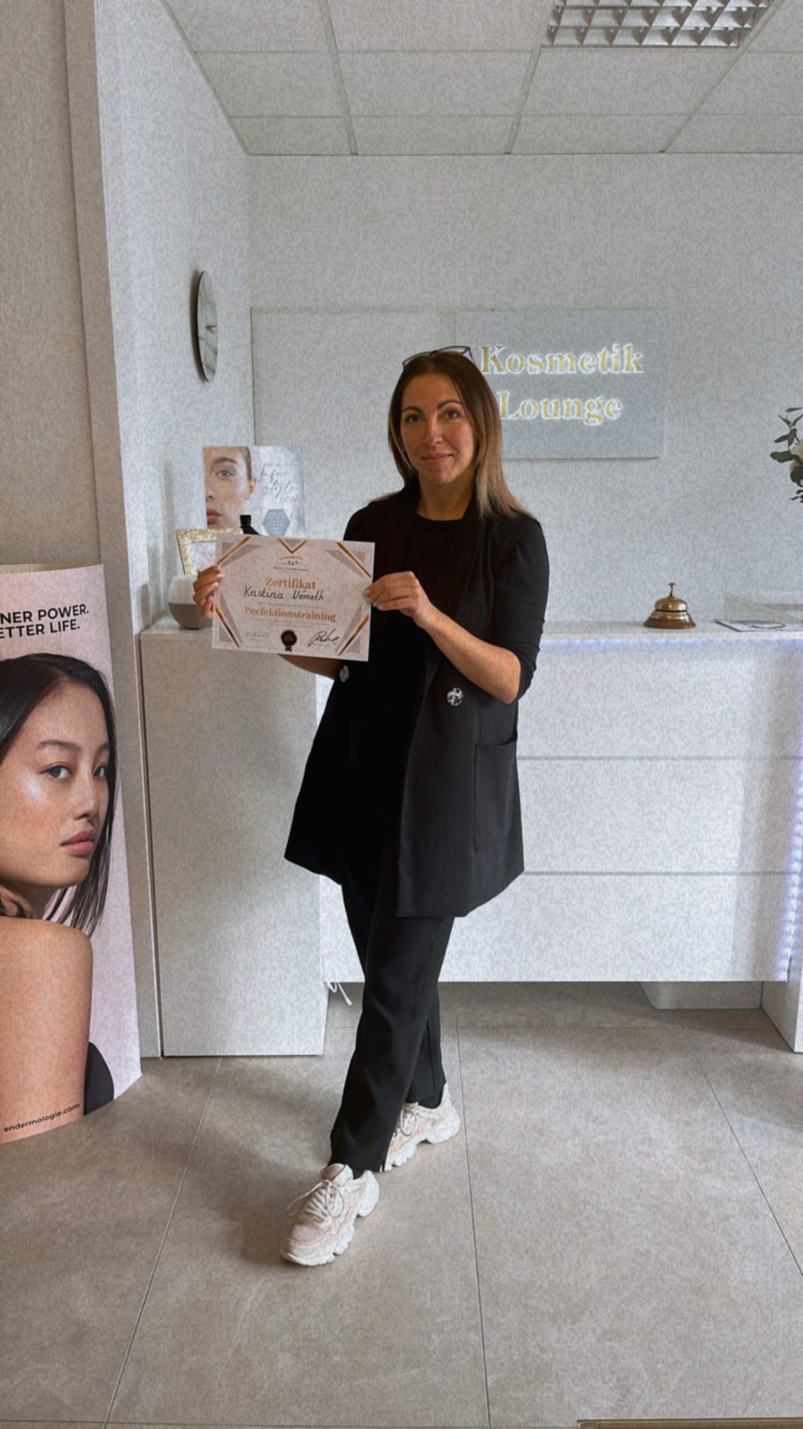 {"eId":"431399841476235","CameraPosition":1}